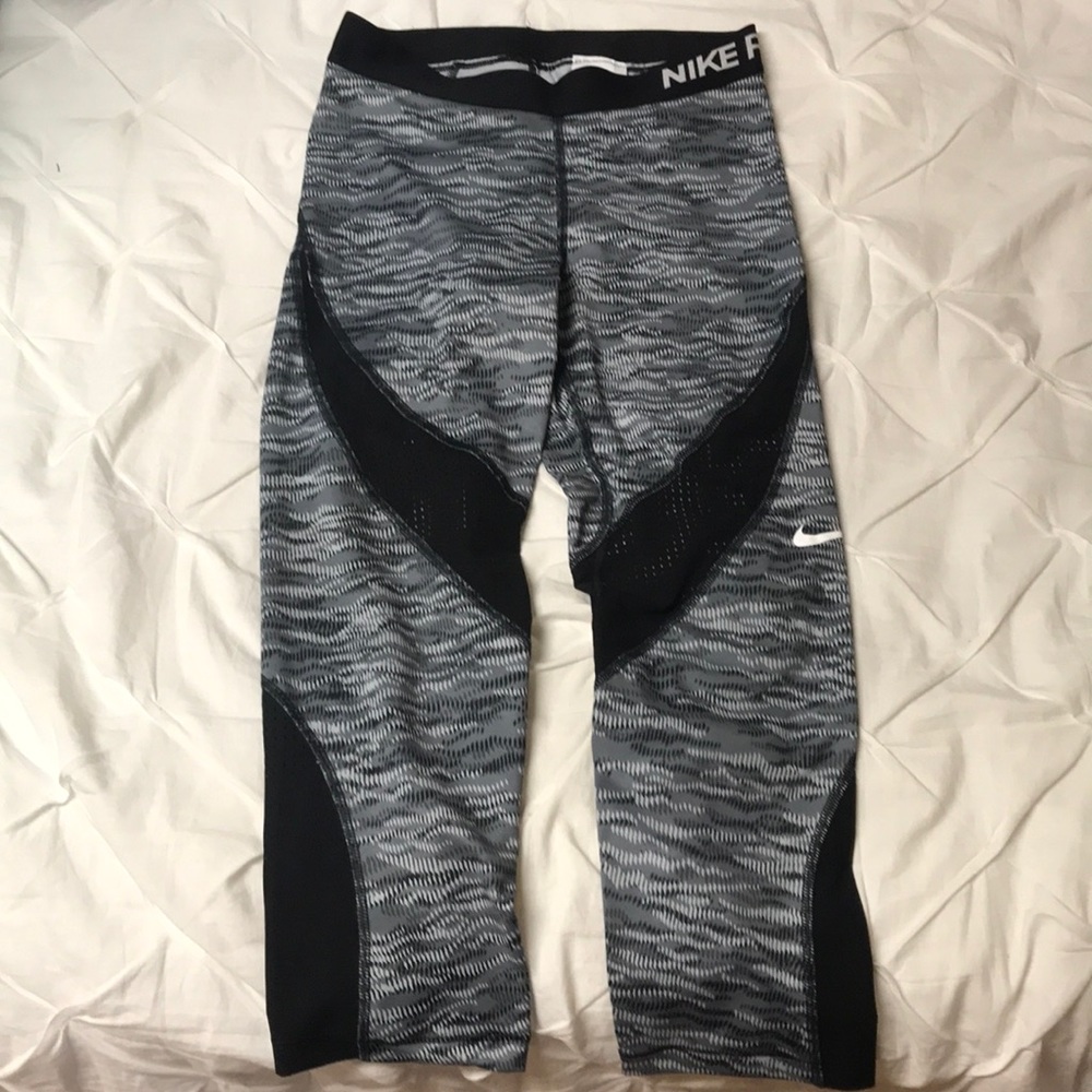 Nike cropped leggings